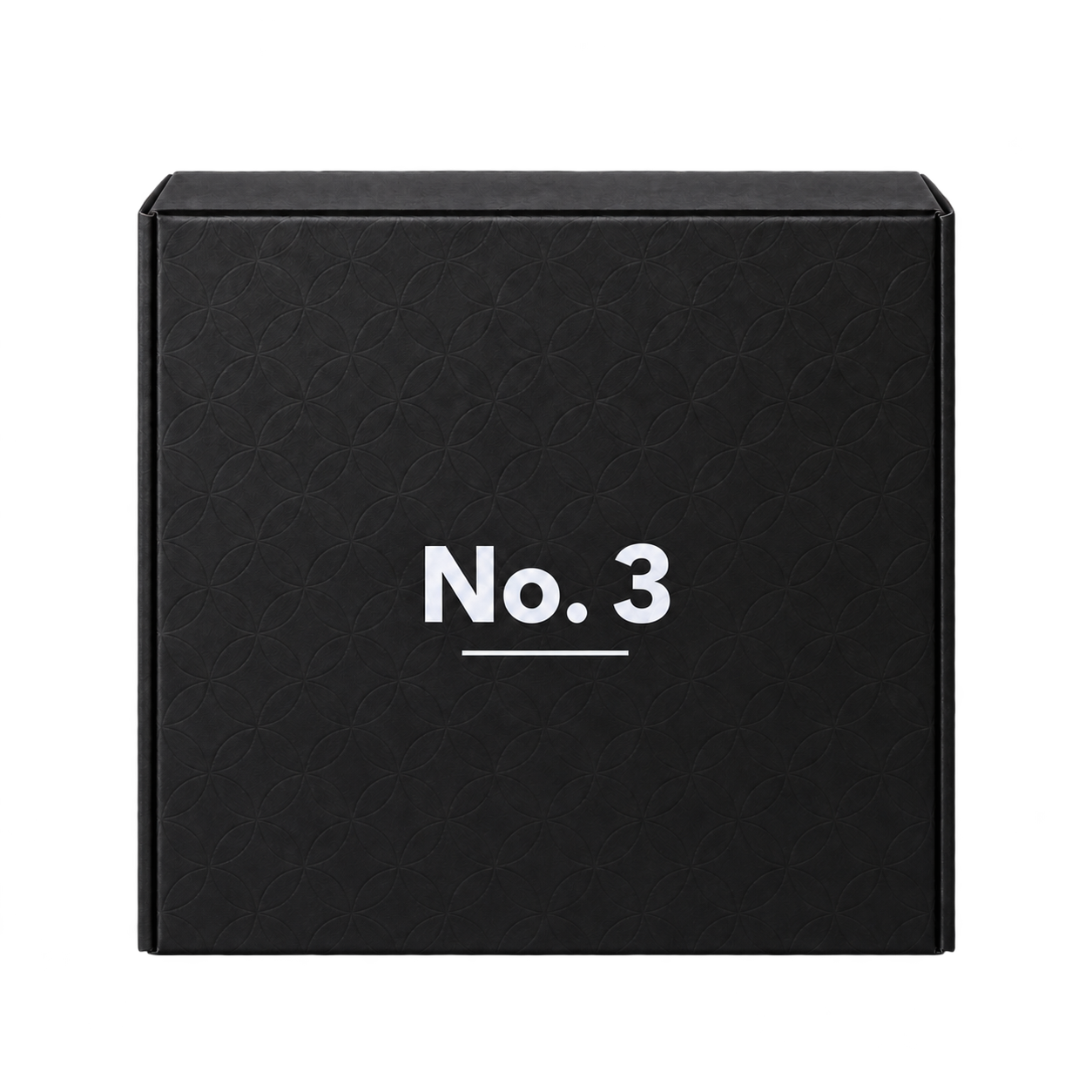 frihed. Box of Calm No. 3: schwarze Geschenkbox mit geprägtem Muster und weißem Schriftzug No. 3